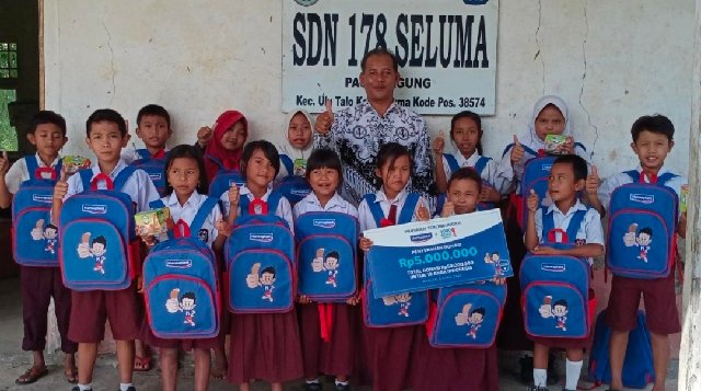 Hansaplast Salurkan Dana Pendidikan & Kesehatan untuk 10 Anak di Indonesia