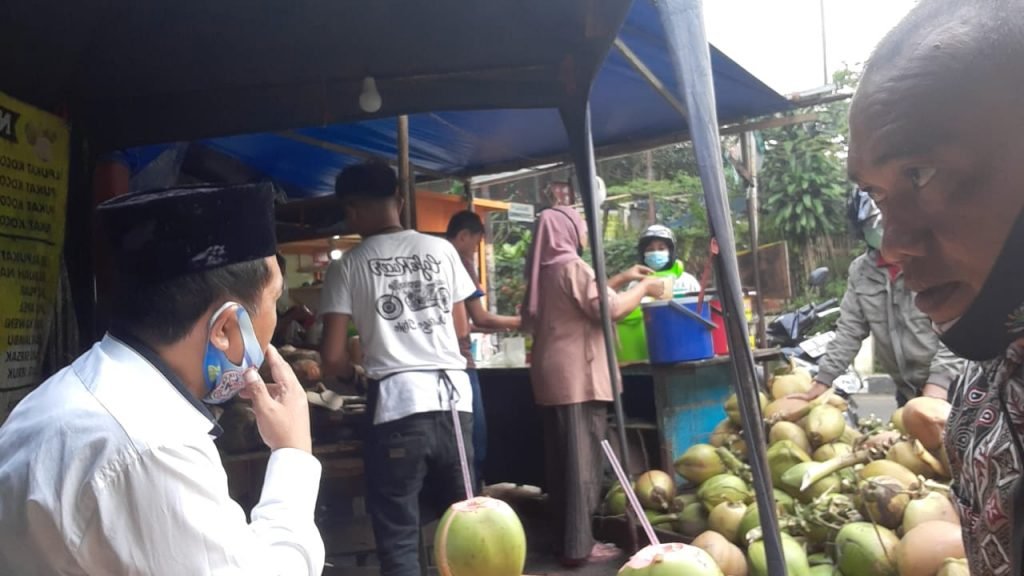 Jalan Ke Bandung, Yuk Cicipi Kuliner Es Kelapa Kang Didi