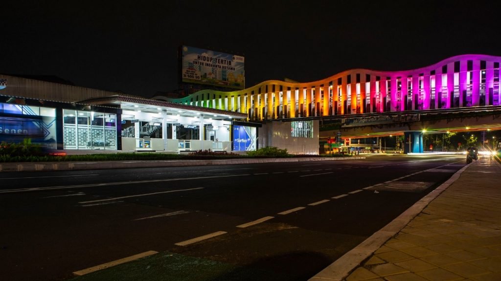 Indahnya Kerlap-Kerlip Lampu Jembatan Penyebrangan Kawasan Senen