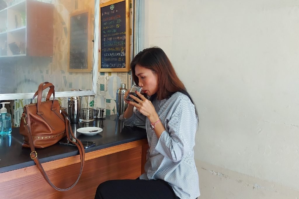 Menikmati Seduhan Kopi Locus Coffee