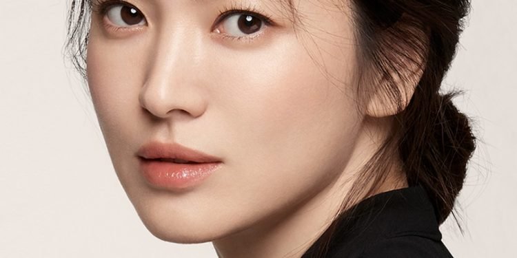 6 Langkah Perawatan Kulit Glass Skin Ala Song Hye-Kyo