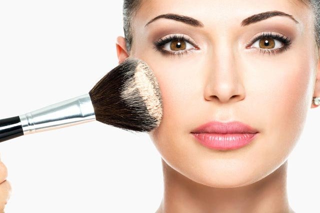 6 Tips Makeup yang Tepat untuk Berkantor_womanindonesia.co.id