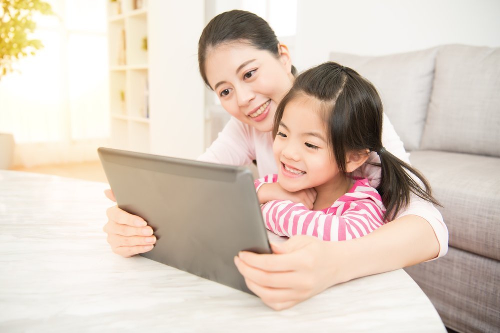 10 Tips Membatasi Anak Main Gadget_womanindonesia.co.id