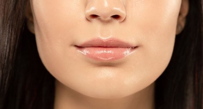 6 Tips Mengatasi Bibir Kering Agar Lebih Lembab_womanindonesia.co.id