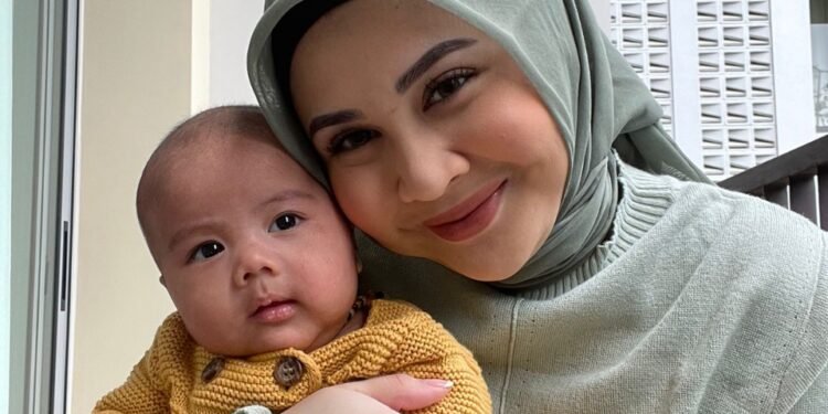 5 Tips Traveling Bersama Bayi Ala Kesha Ratuliu_womanindonesia.co.id