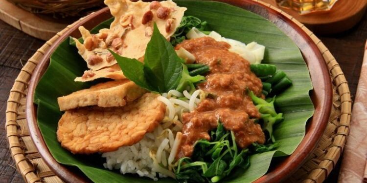 Menu Sarapan Nasi Pecel yang Ada di Wilayah Jawa Timur_womanindonesia.co.id