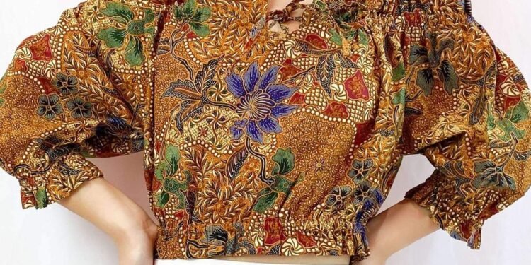 8 Inspirasi Padu Padan Baju Batik Agar Tidak Membosankan_womanindonesia.co.id