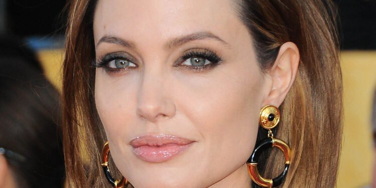 Angelina Jolie Pernah Alami KDRT Oleh Brand Pitt_womanindonesia.co.id