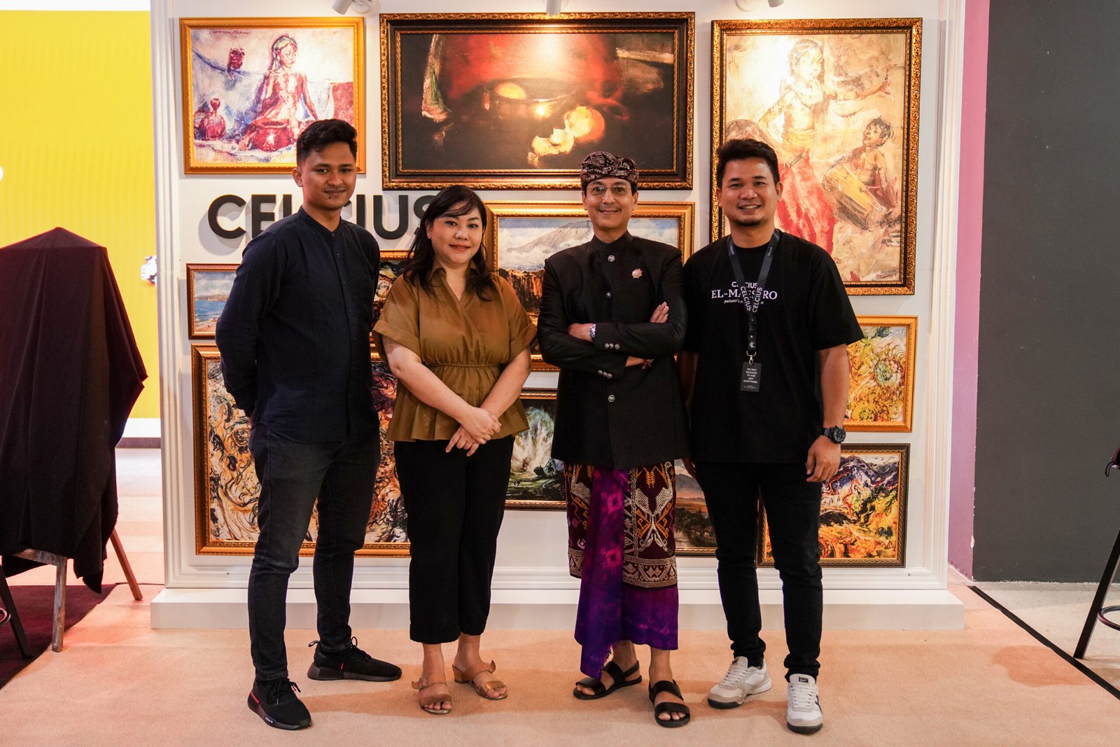 Affandi adalah seorang maestro lukisan dari indonesia memiliki aliran gaya . . . .