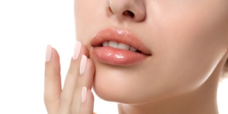 9 Cara Merawat Bibir Agar Tetap Lembab dan Merah Alami_womanindonesia.co.id