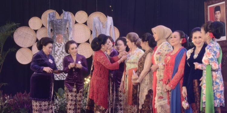 Kebaya Fpundation kukuhkan anggota perwakilan DKI Jakarta - Womanindonesia.co.id