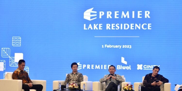 Kiri ke kanan : CEO PT SRI PERTIWI SEJATI, Ming Liang ; Director PT Premier Qualitas Indonesia, Tomoaki Kinoshita ; Presiden Director PT Premier Qualitas Indonesia, David Partono ; Project Director Premier Lake Residence, Benoit Giroux