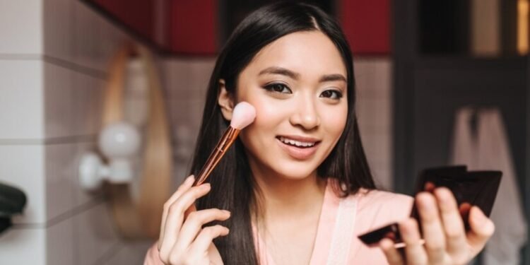 4 Ide Makeup Summer Glowing dan Tahan Lama_Womanindonesia.co.id