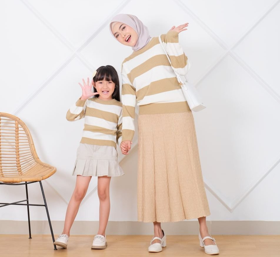 Inspirasi Twin Outfit Agar Tampil Kompak dan Serasi Bersama Sang Buah Hati_womanindonesia.co.id