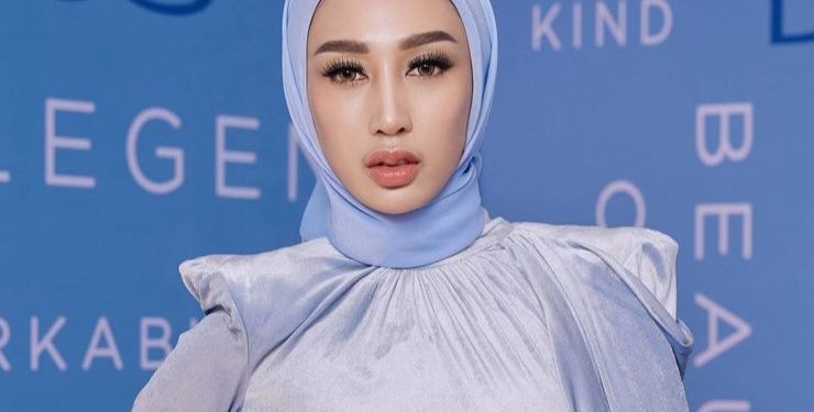 Dokter Reza Gladys Berburu Formula demi Kulit Sehat_Womanindonesia.co.id