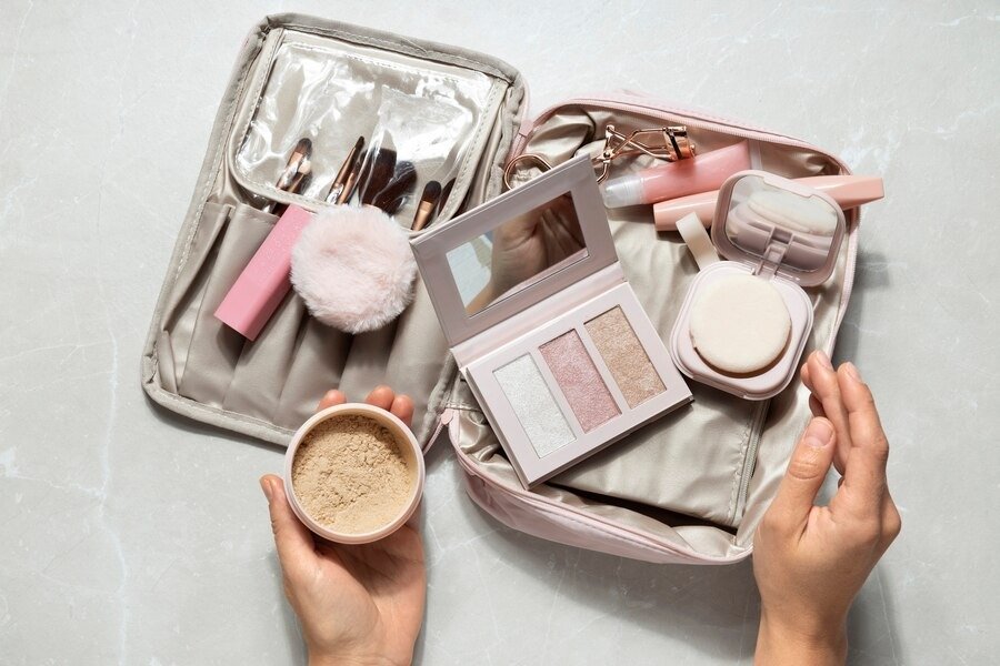 4 Rekomendasi Skincare dan Makeup Lokal Kemasan Travel Friendly_Womanindonesia.co.id 