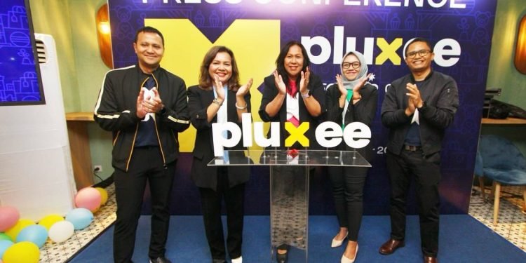 Kika: IT & Operation Director Pluxee Indonesia, Adhit Prasetyo; Marketing & Merchant Director Pluxee Indonesia, Theresia Lilya; Chief Executive Officer Pluxee Indonesia, Kiki Randall; Human Resources Business Partner (HRBP) Pluxee Indonesia, Vidia Kusumasari dan Chief Financial Officer Pluxee Indonesia, David Panjaitan