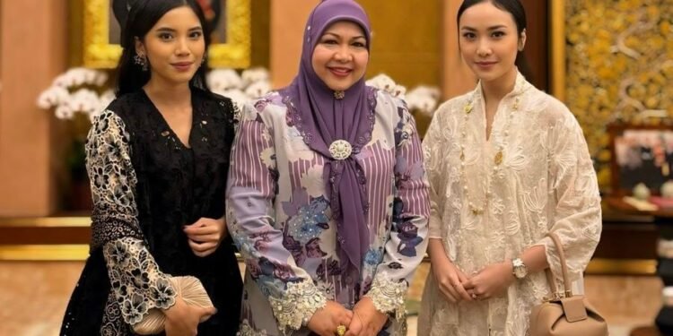 Ibunda Prince Mateen Undang Founder Studio Tui ke Istana Brunei_Womanindonesia.co.id