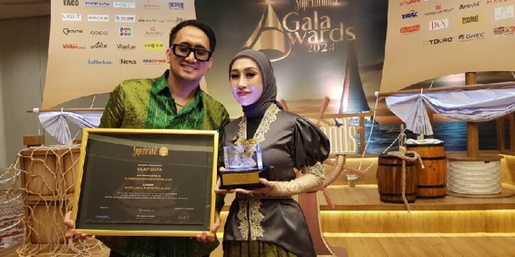 Inovasi Tanpa Henti: Dr. Reza Gladys Raih Penghargaan Superbrands_Womanindonesia.co.id