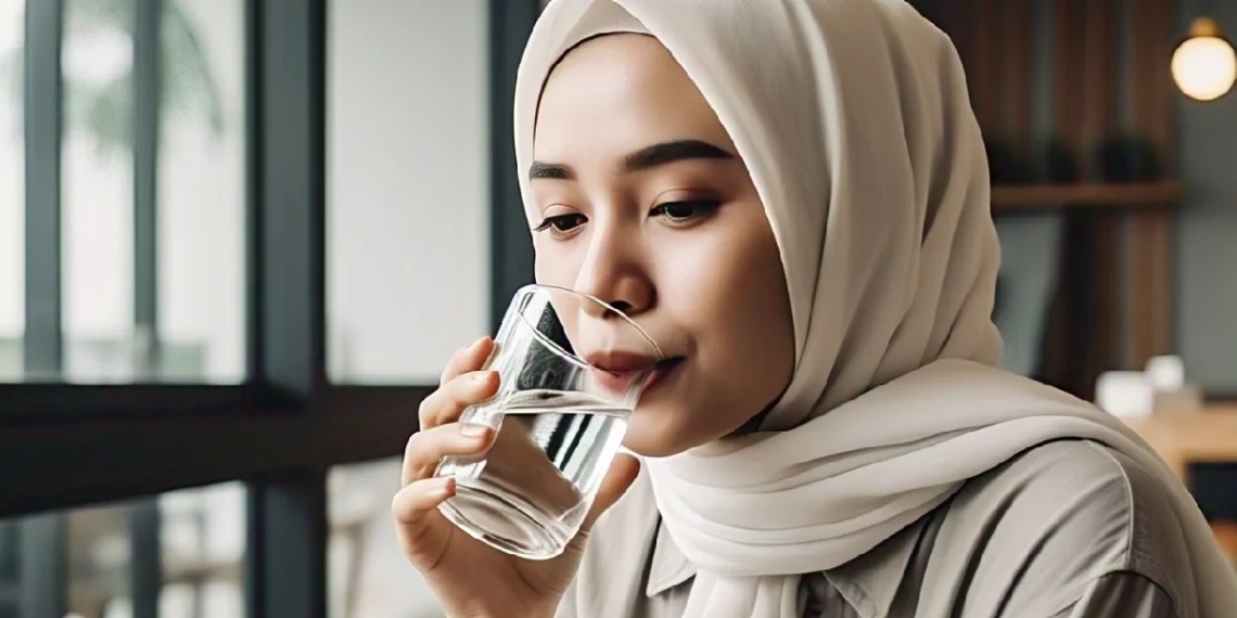 Tips Agar Tubuh Tetap Sehat dan Terhidrasi Selama Puasa_Womanindonesia.co.id